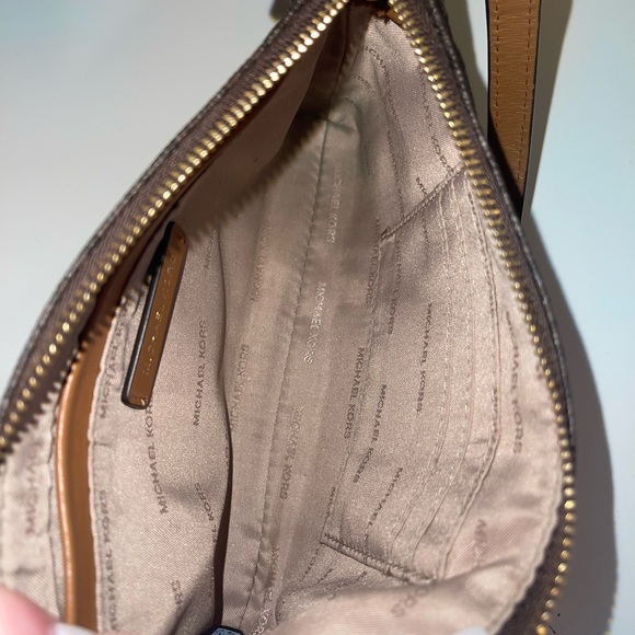 michael kors wristlet - Picture 5 of 5